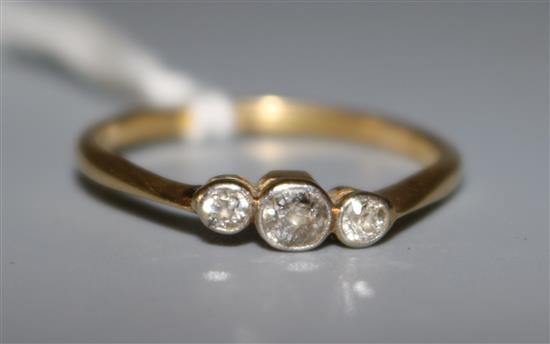 18ct gold 3 stone diamond ring